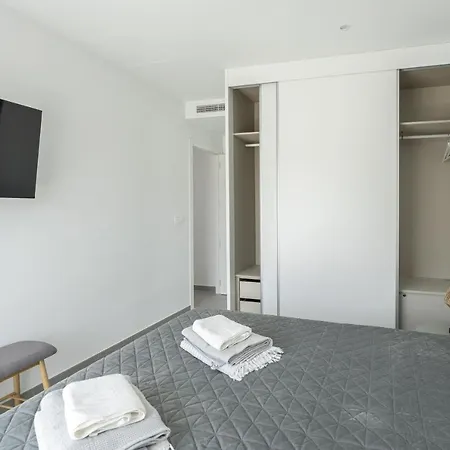Rennes Arenal Playa 6 Apartment *